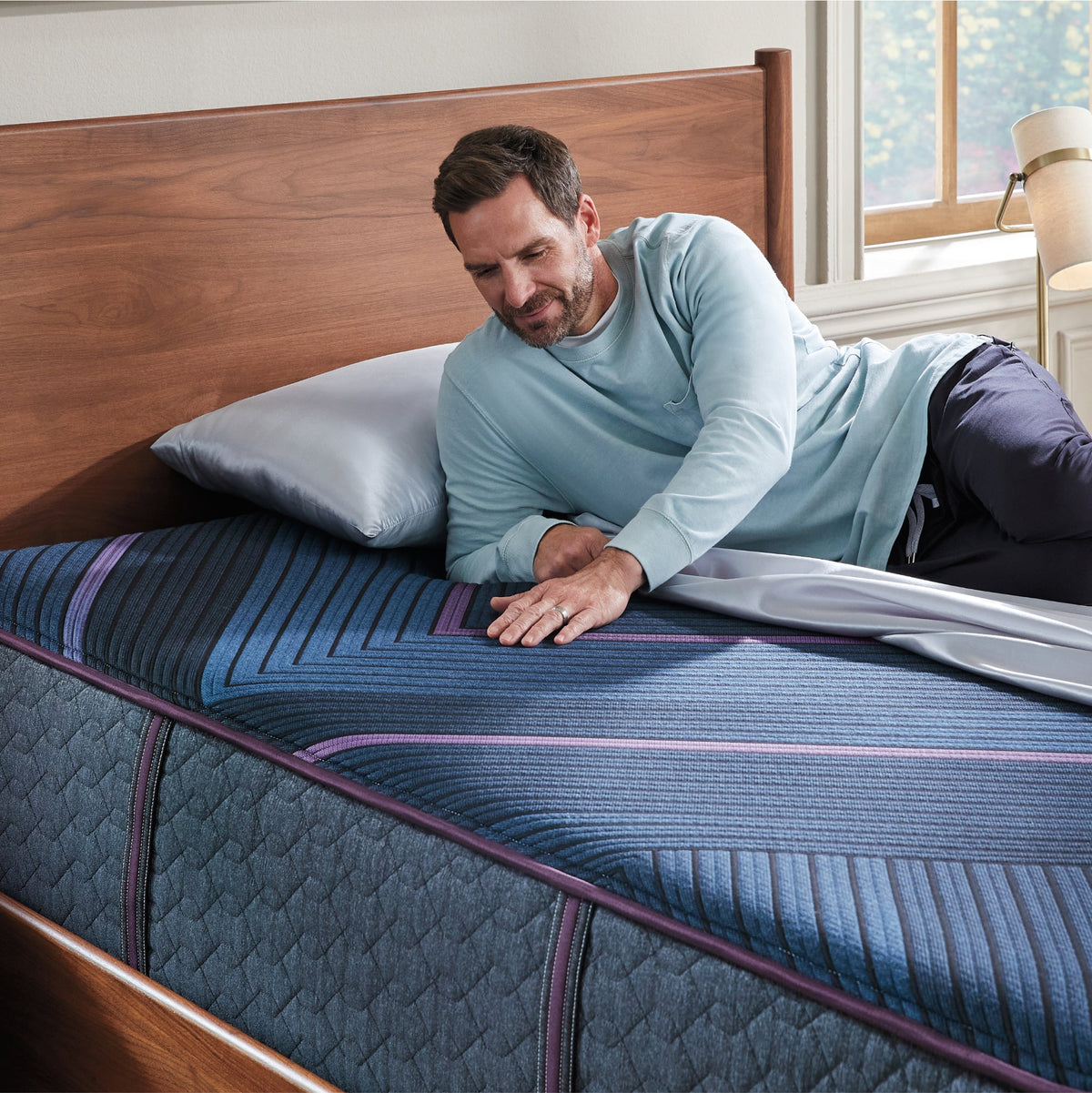 Beautyrest World Class L3 Plush Tight Top - lifestyle bedroom